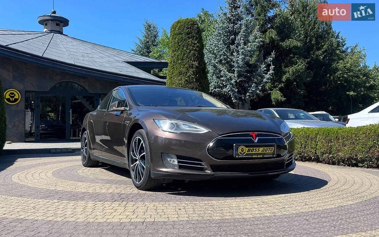 Tesla Model S, 2014