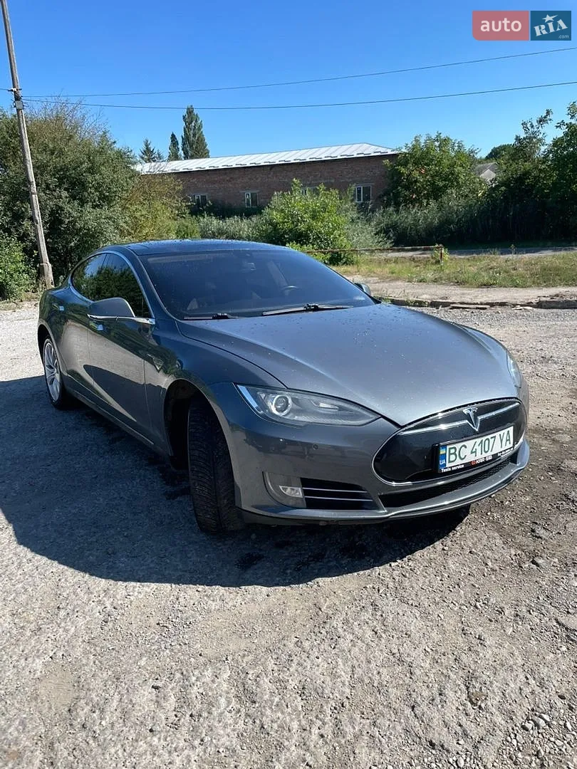 Tesla Model S, 2013