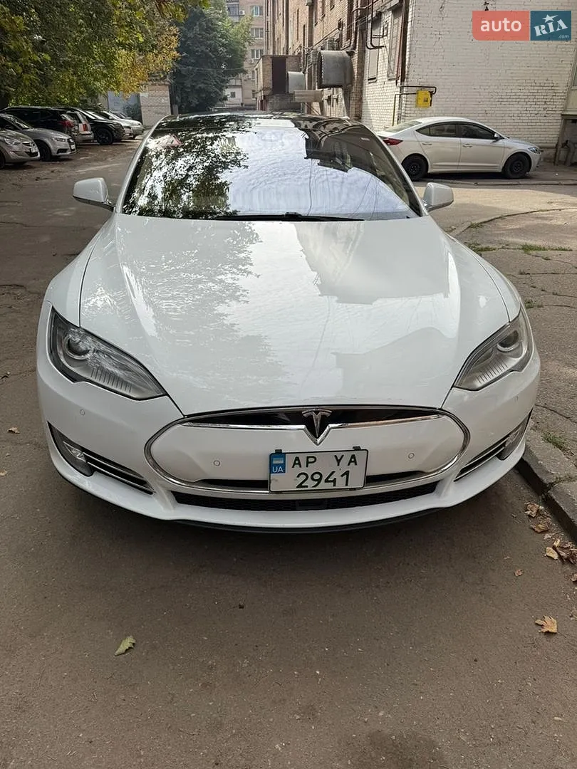 Tesla Model S, 2014