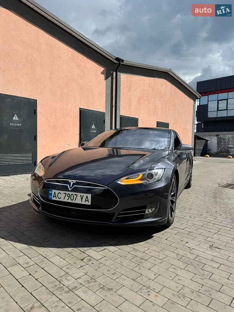 Tesla Model S, 2016