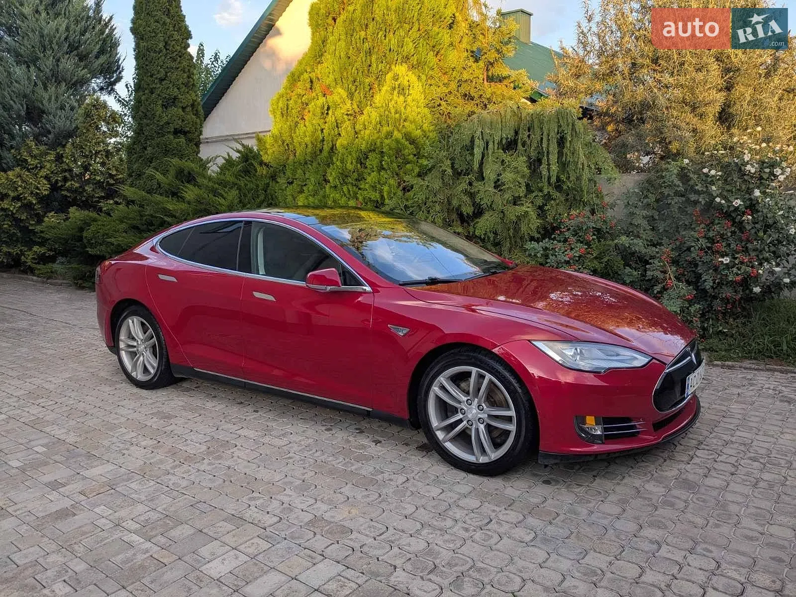 Tesla Model S, 2014