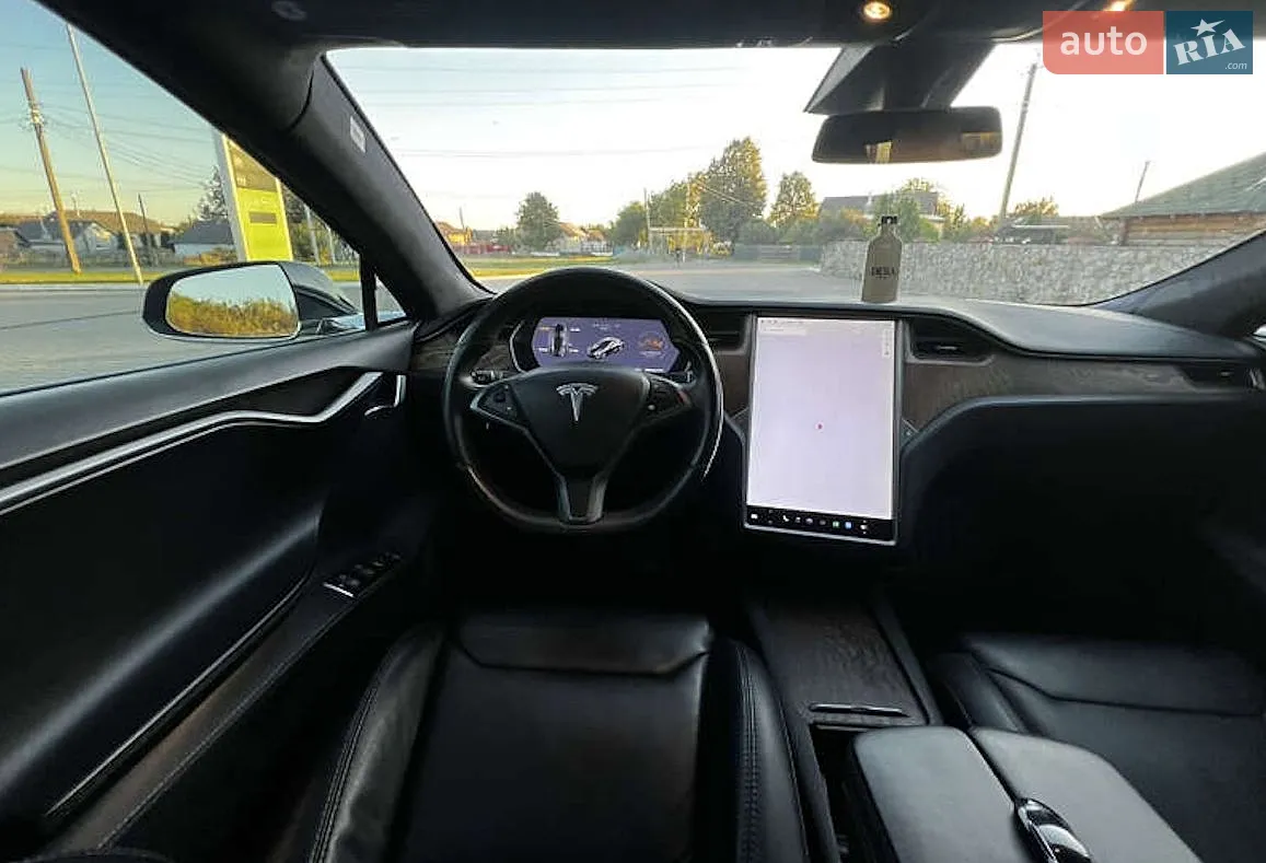 Tesla Model S, 2018