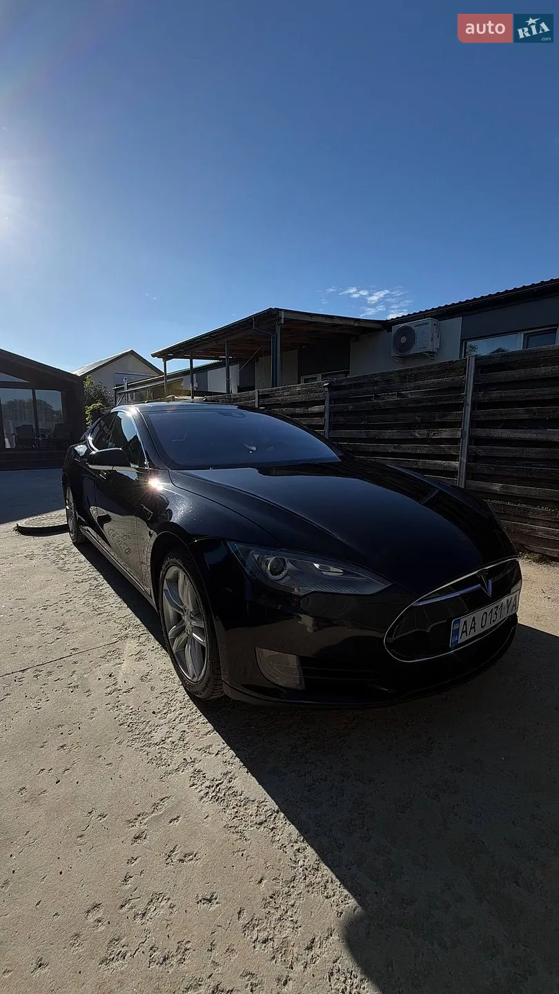 Tesla Model S, 2015