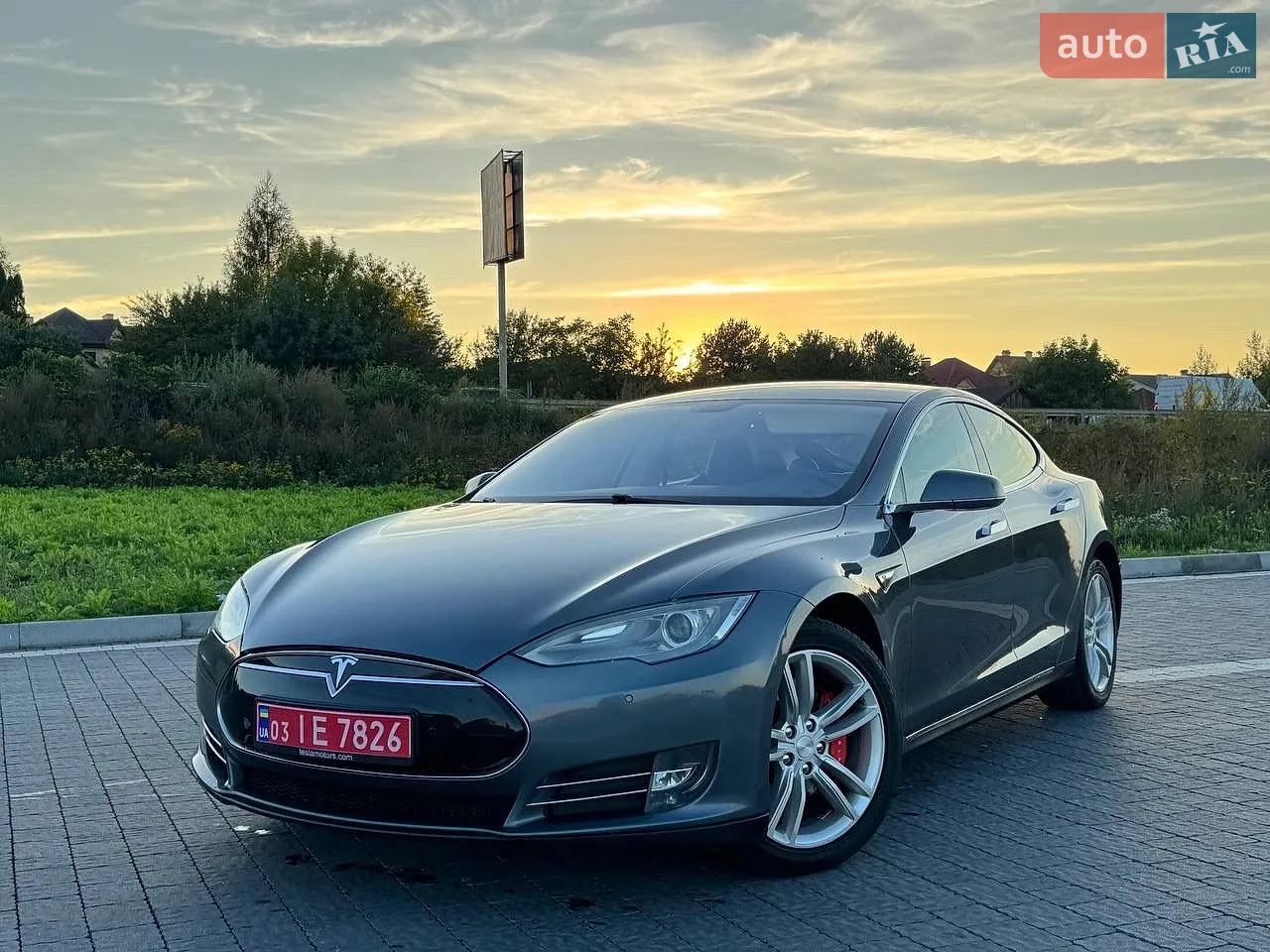Tesla Model S, 2014