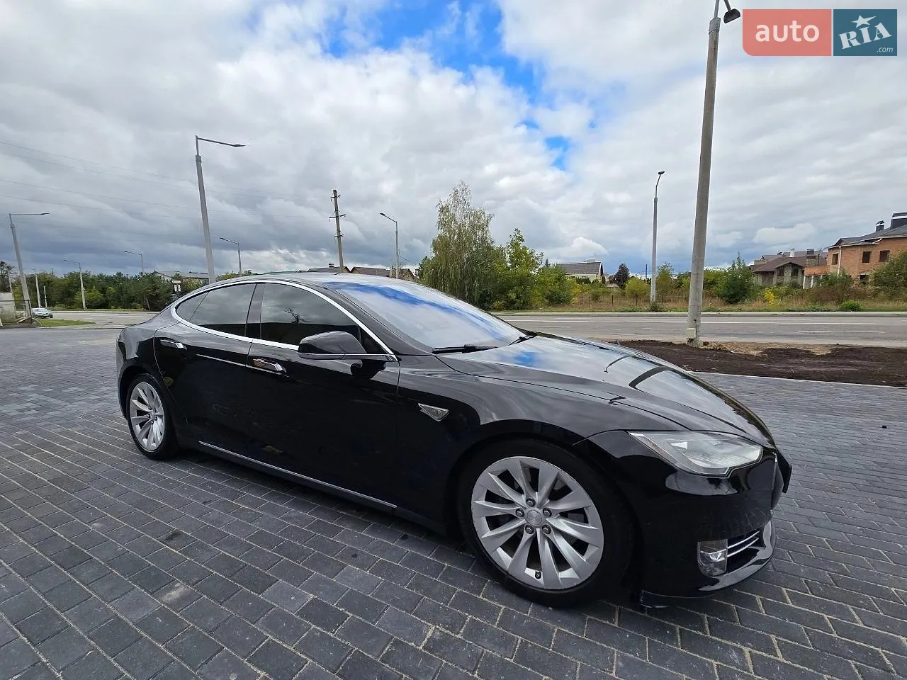 Tesla Model S, 2016