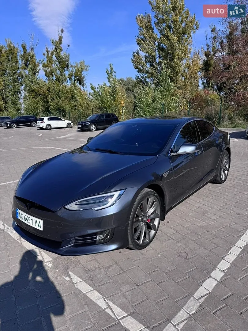 Tesla Model S, 2015