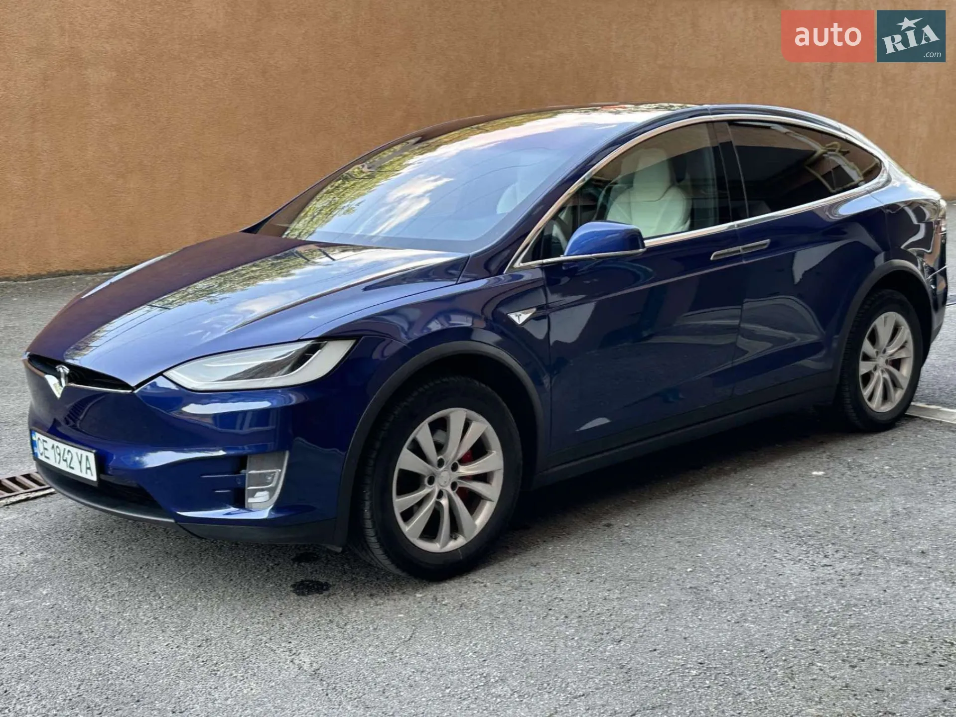 Tesla Model X, 2016