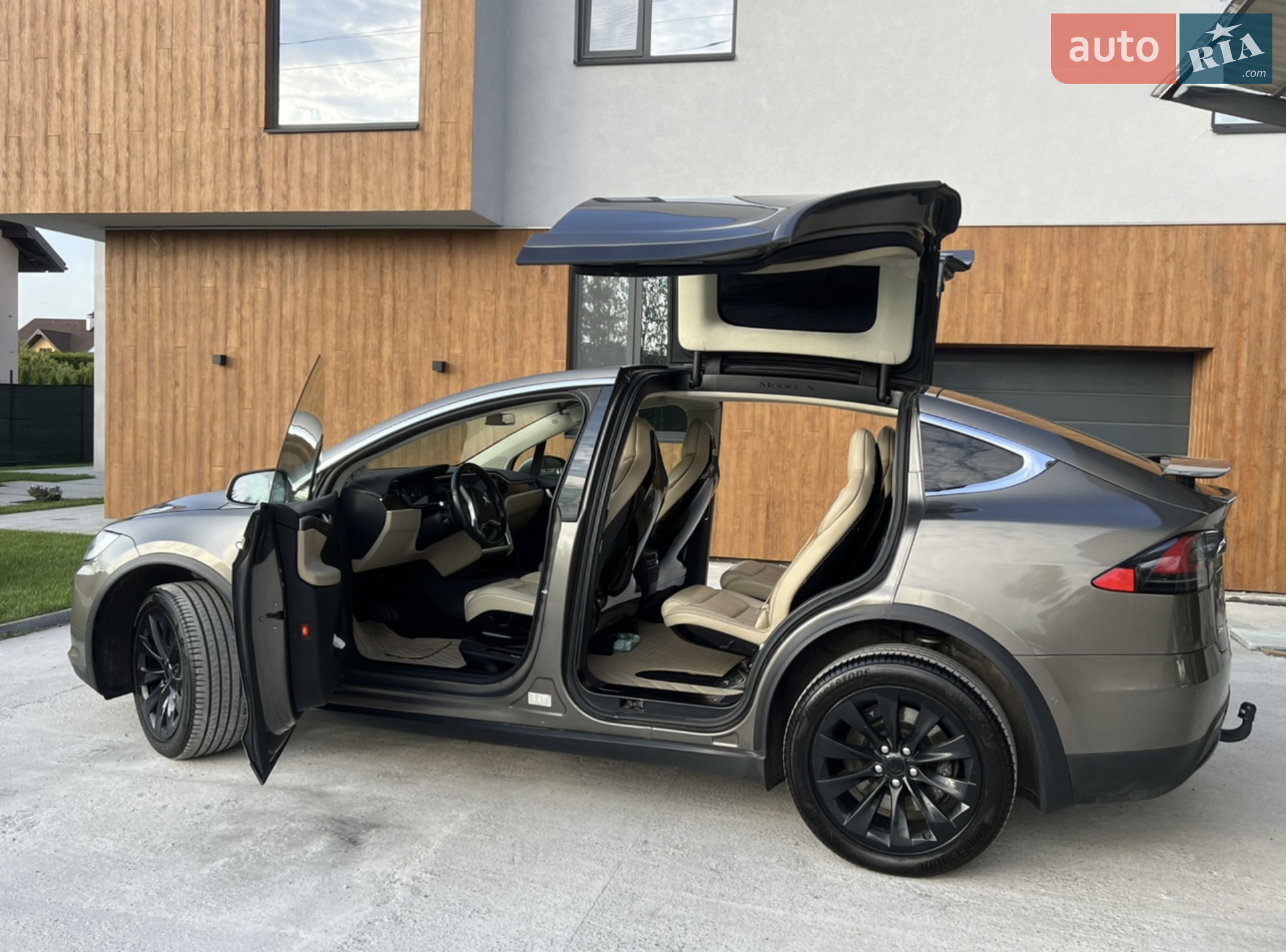 Tesla Model X, 2016