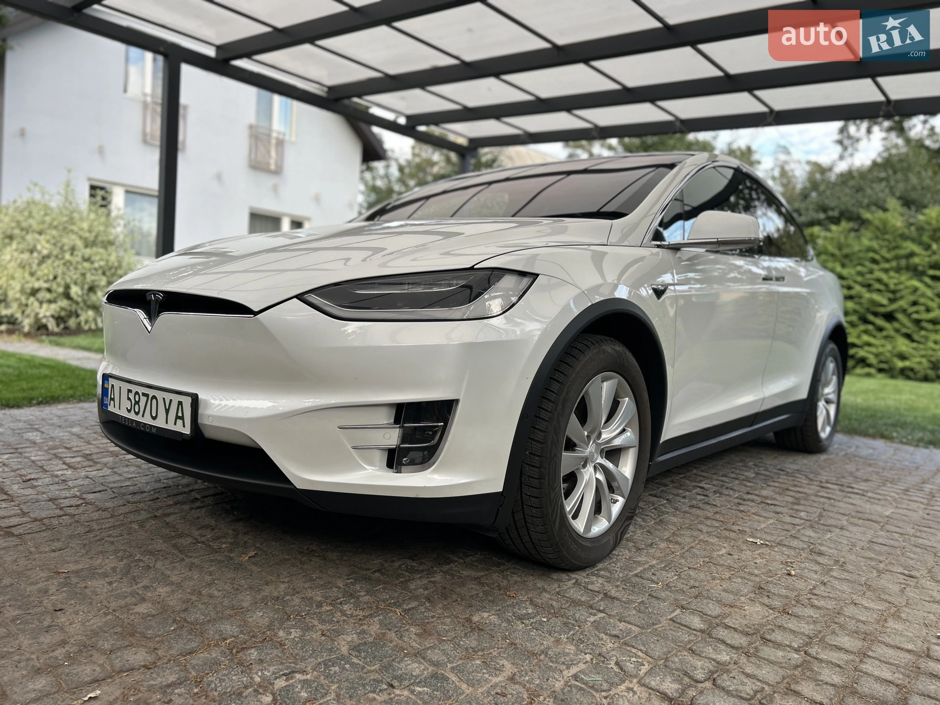Tesla Model X, 2017