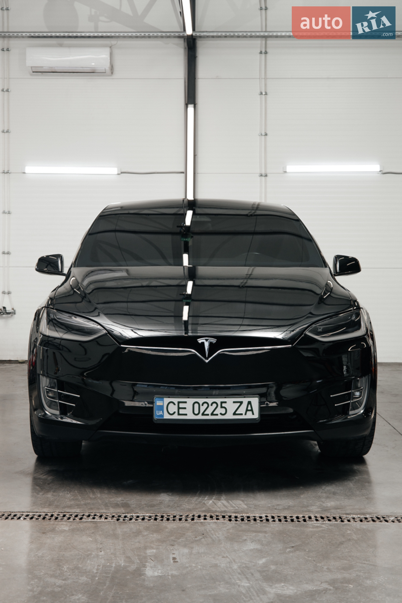 Tesla Model X, 2017