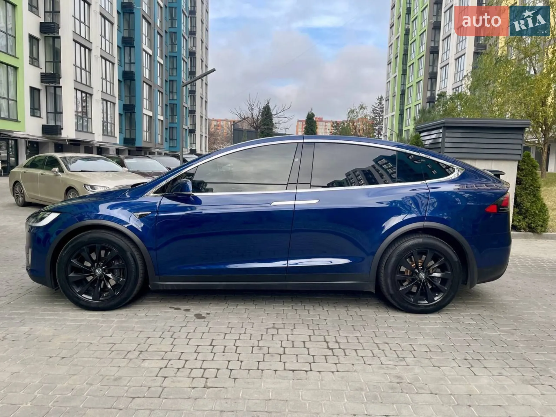 Tesla Model X, 2017