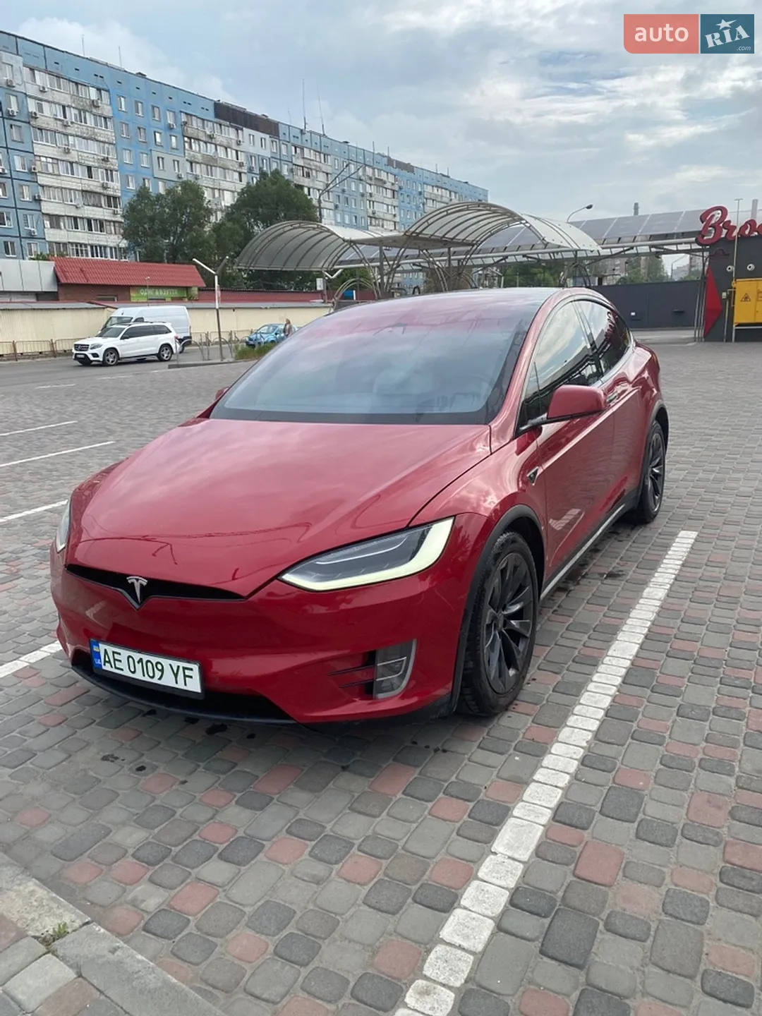 Tesla Model X, 2016