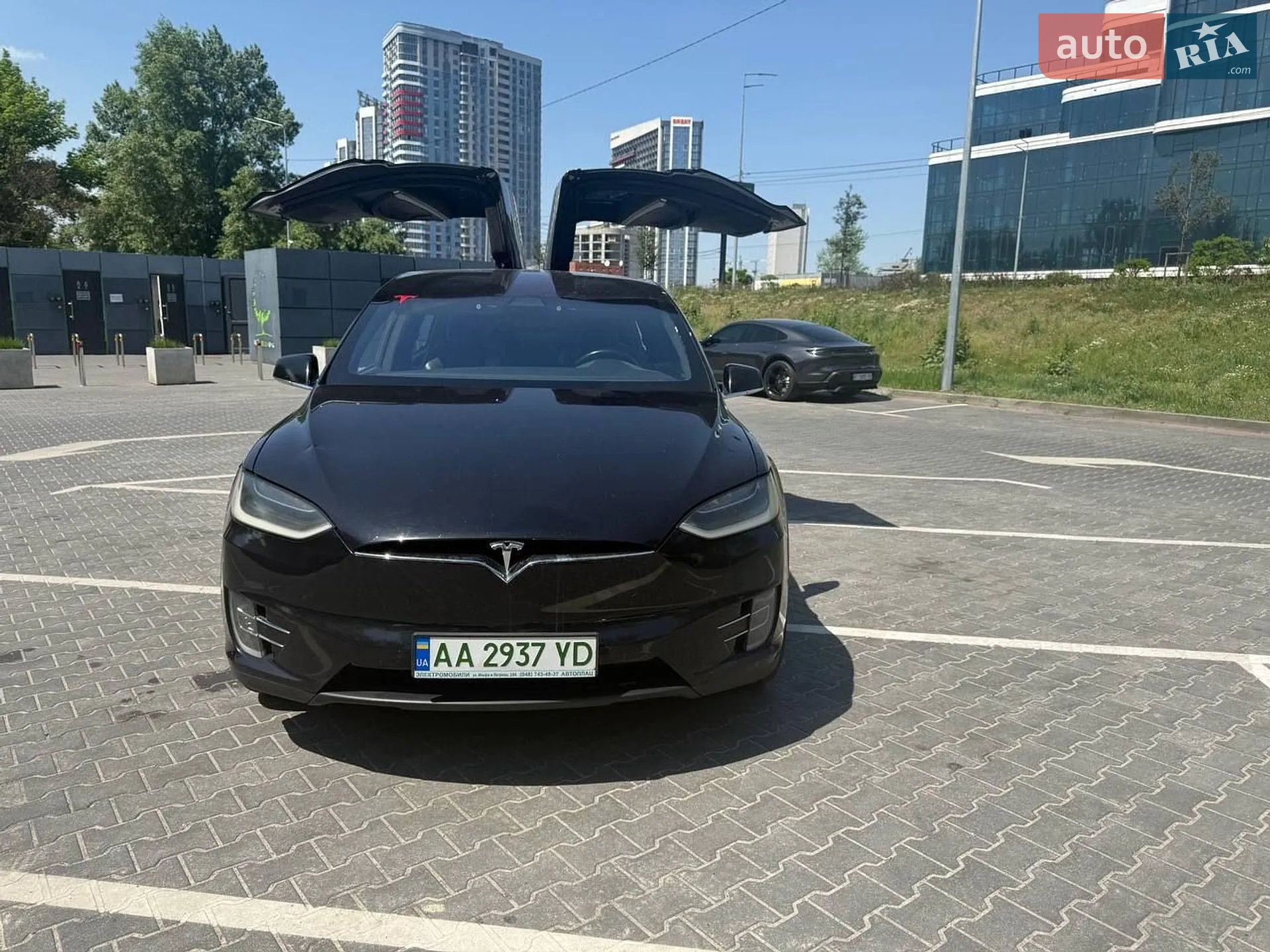 Tesla Model X, 2017