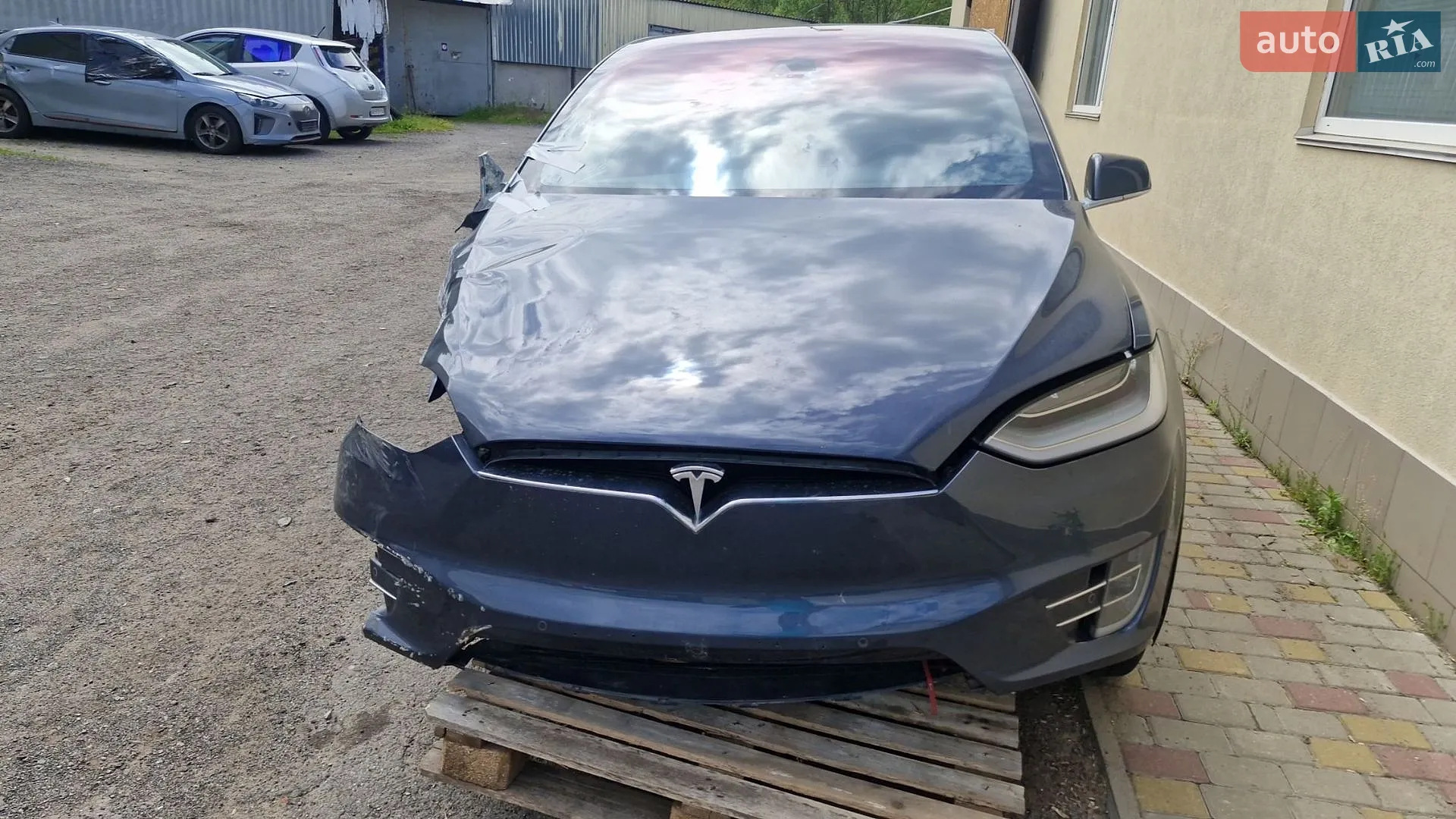 Tesla Model X, 2016