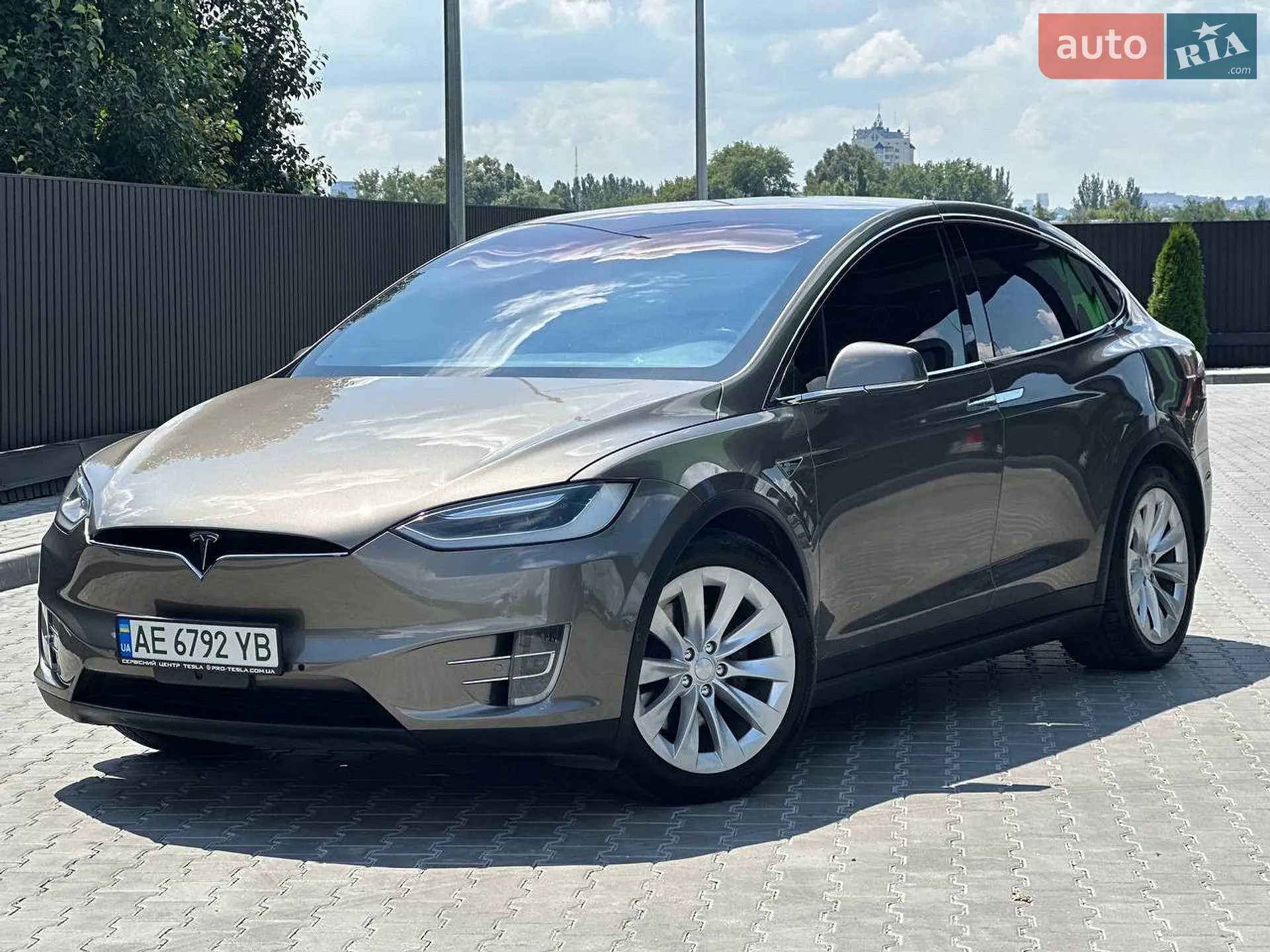 Tesla Model X, 2016