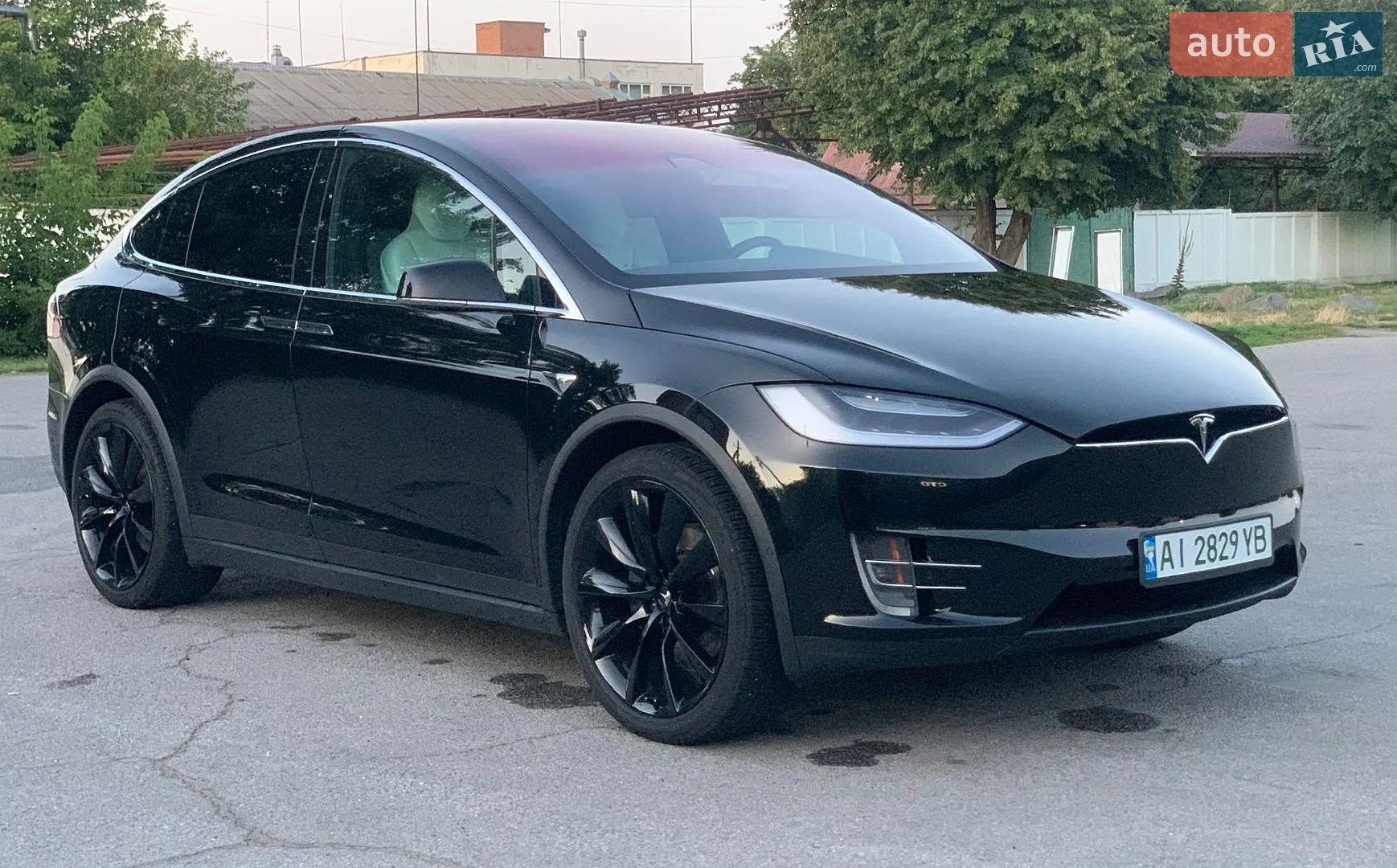 Tesla Model X, 2017