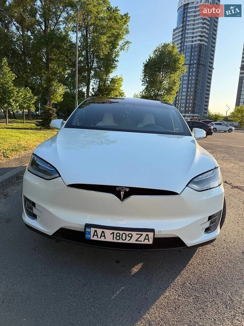 Tesla Model X, 2017