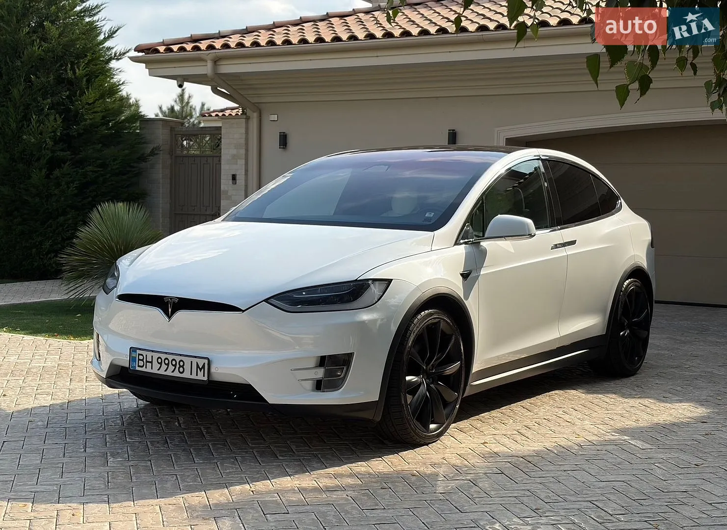 Tesla Model X, 2016