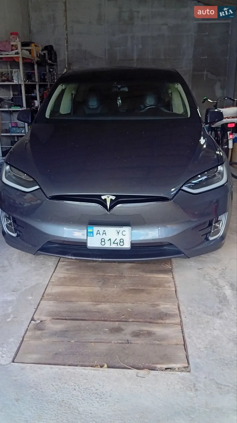 Tesla Model X, 2016