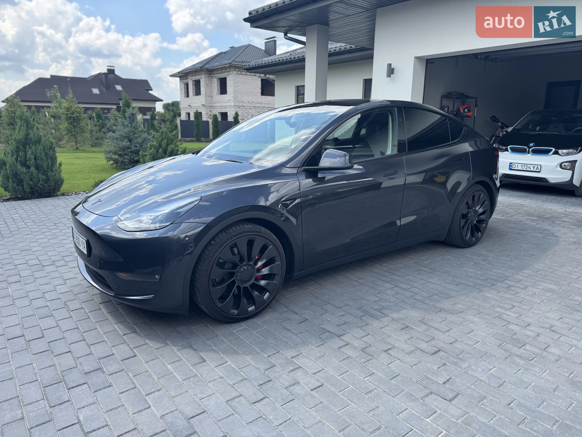 Tesla Model Y, 2024