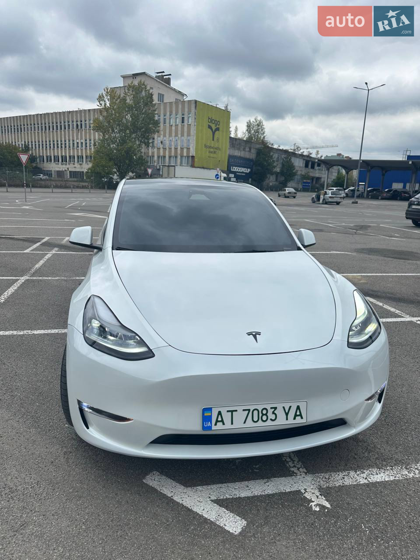 Tesla Model Y, 2024
