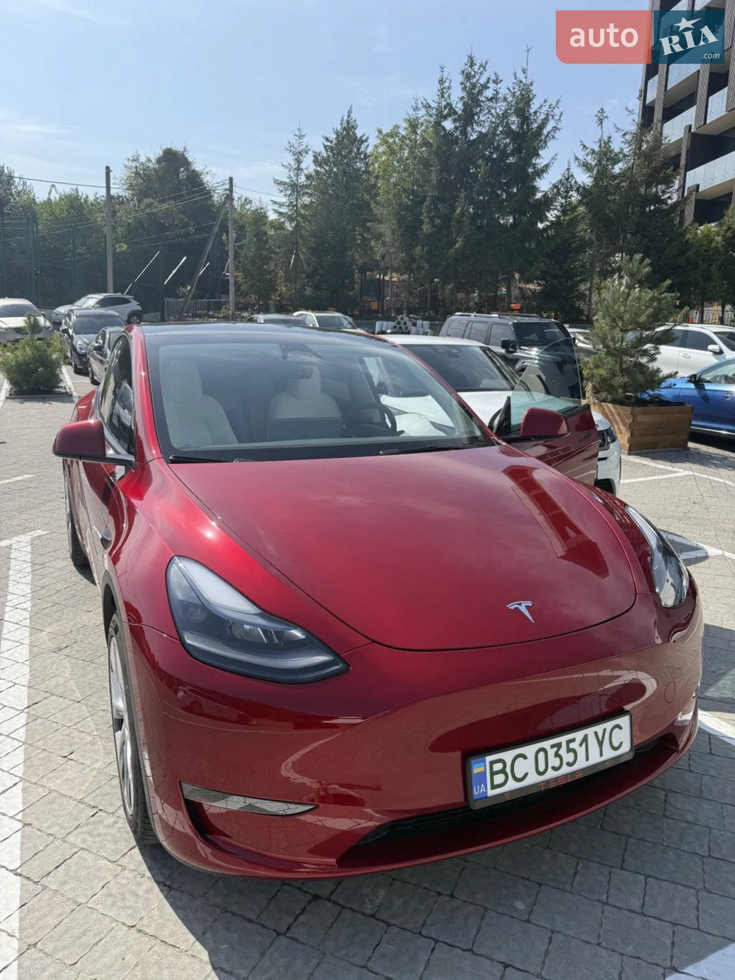 Tesla Model Y, 2024