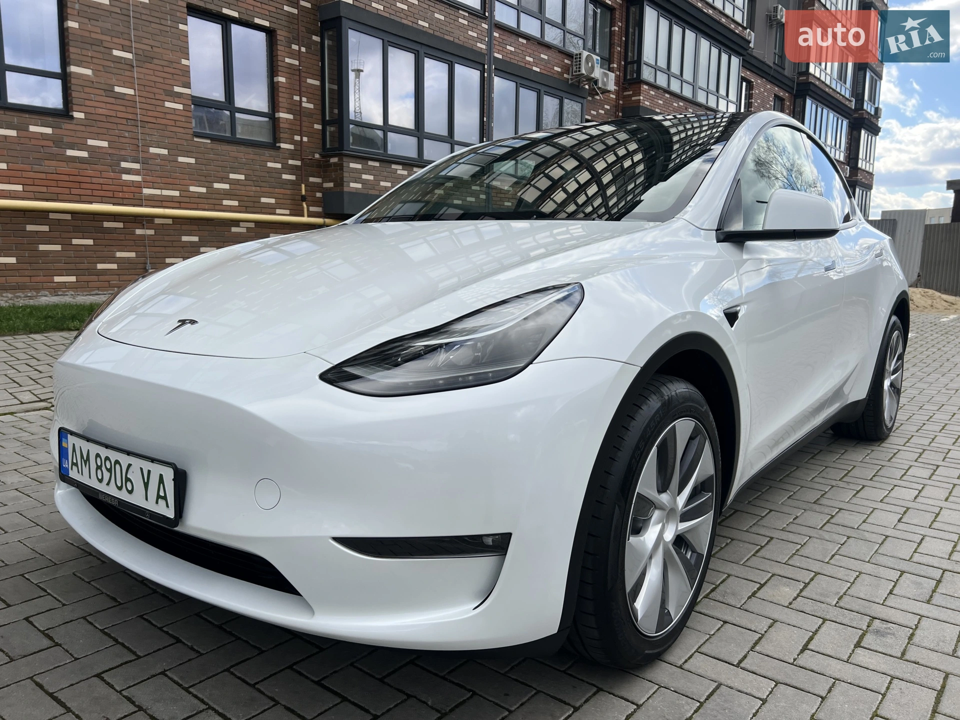 Tesla Model Y, 2024
