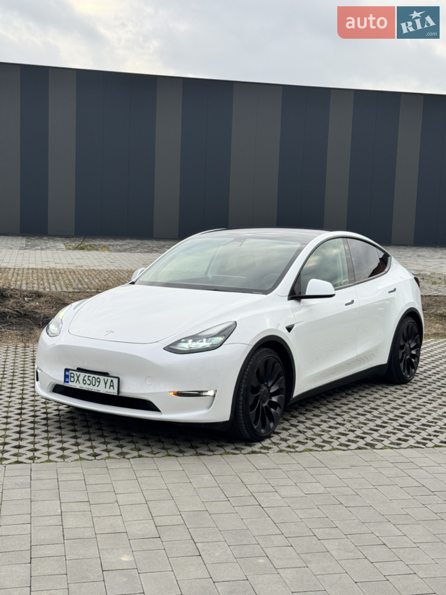 Tesla Model Y, 2022