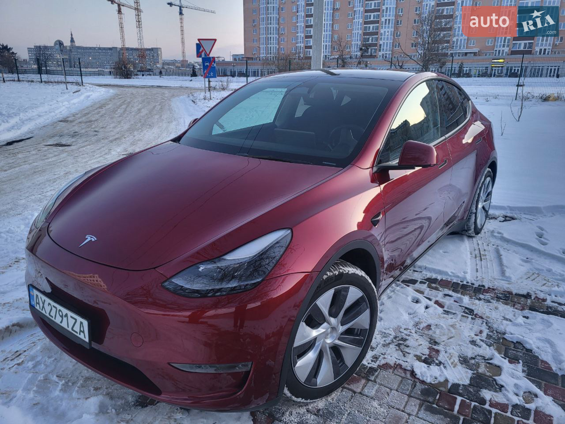 Tesla Model Y, 2024