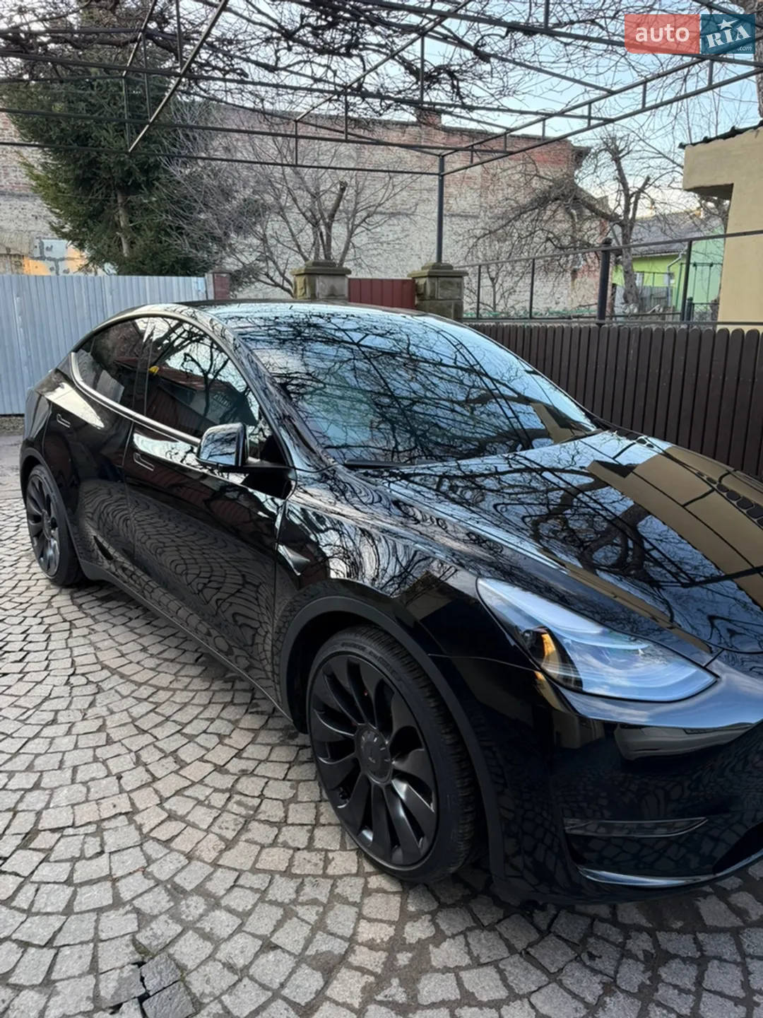 Tesla Model Y, 2024