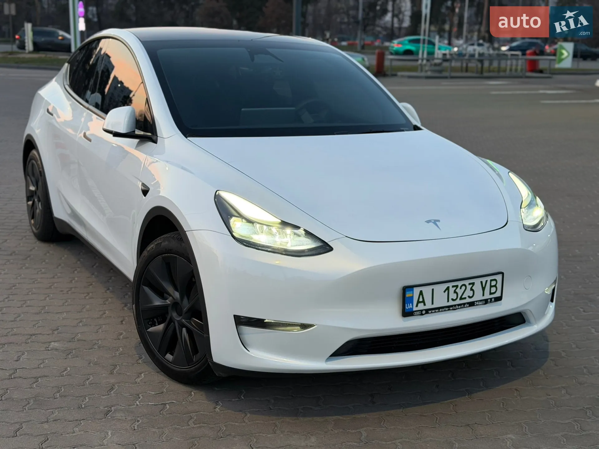 Tesla Model Y, 2024