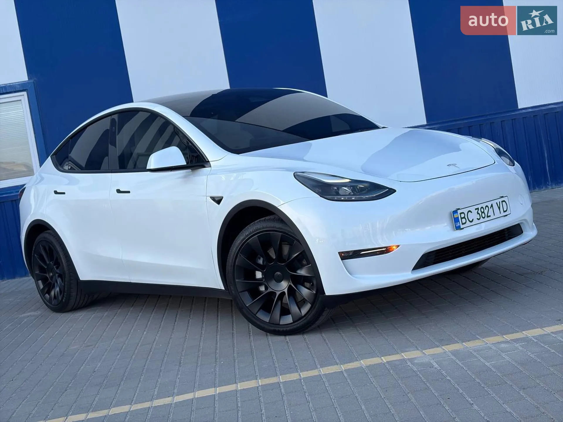 Tesla Model Y, 2024
