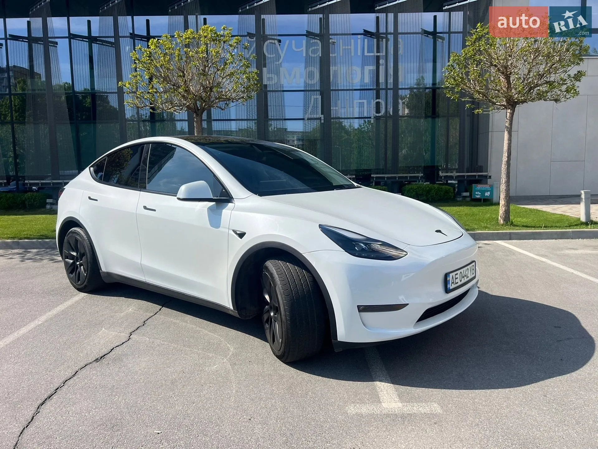 Tesla Model Y, 2024