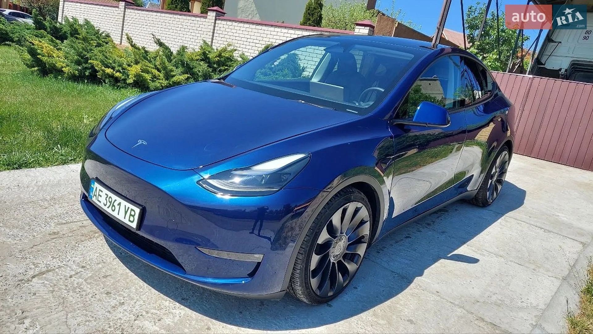 Tesla Model Y, 2024