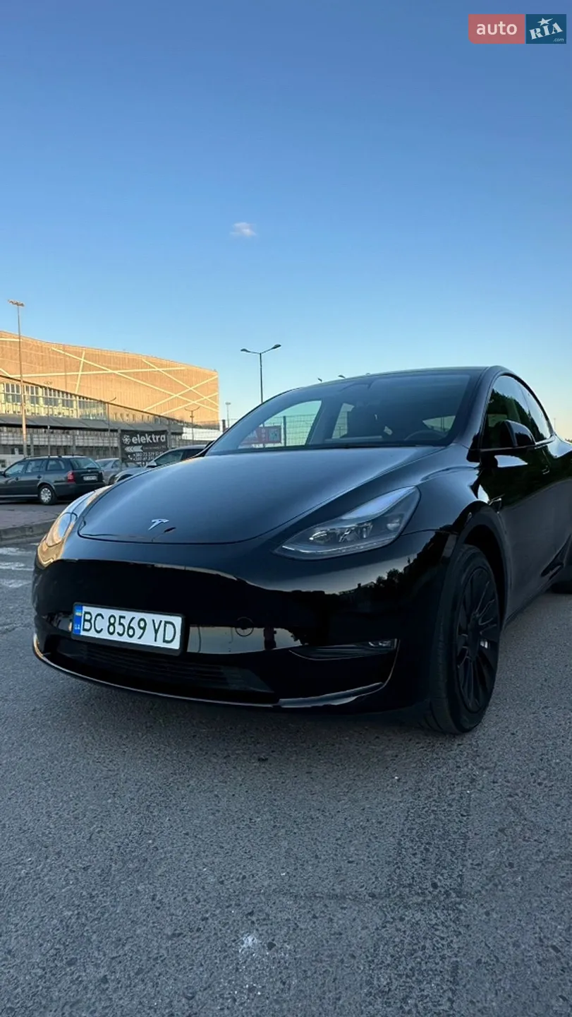 Tesla Model Y, 2023