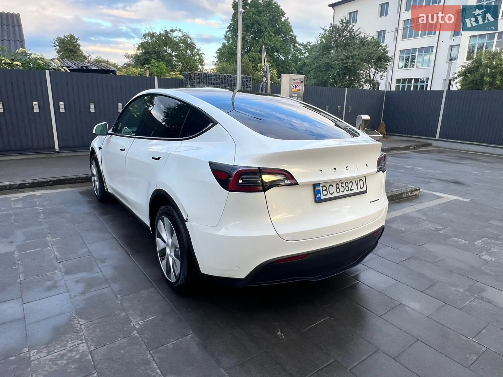 Tesla Model Y, 2023