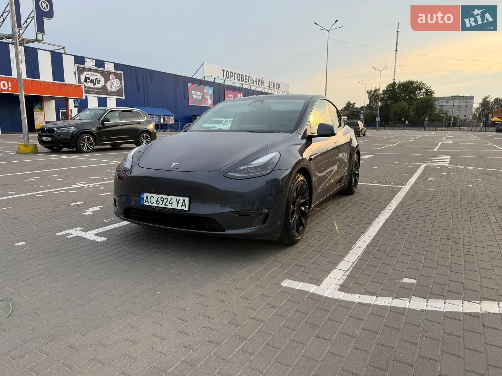 Tesla Model Y, 2023