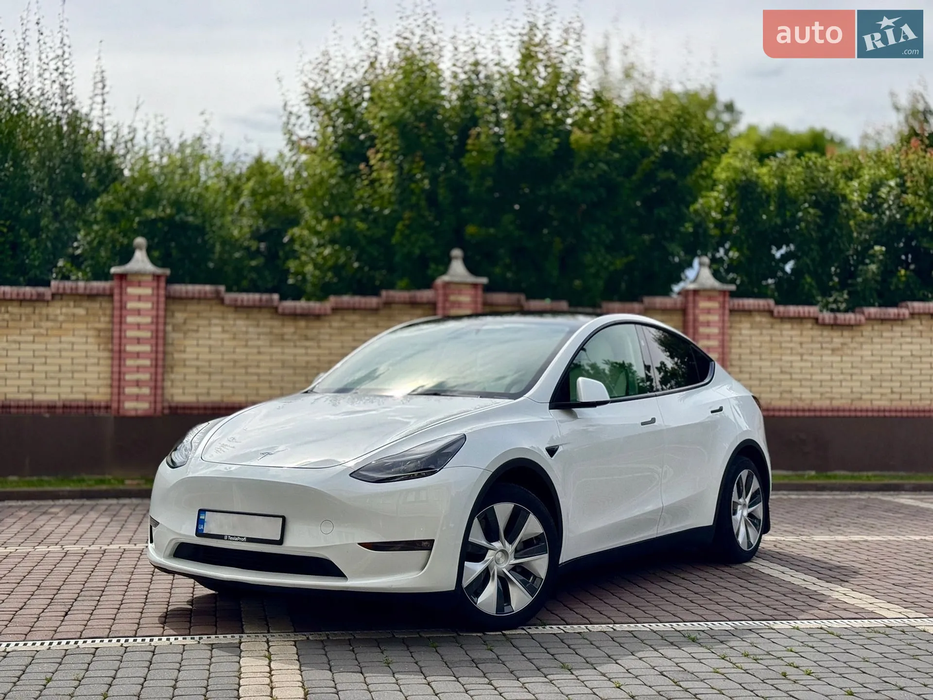 Tesla Model Y, 2024