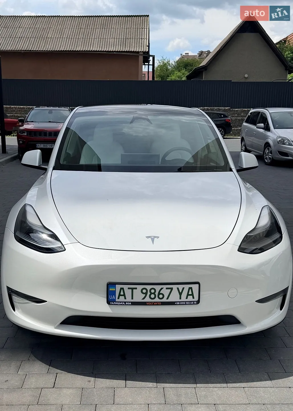 Tesla Model Y, 2024