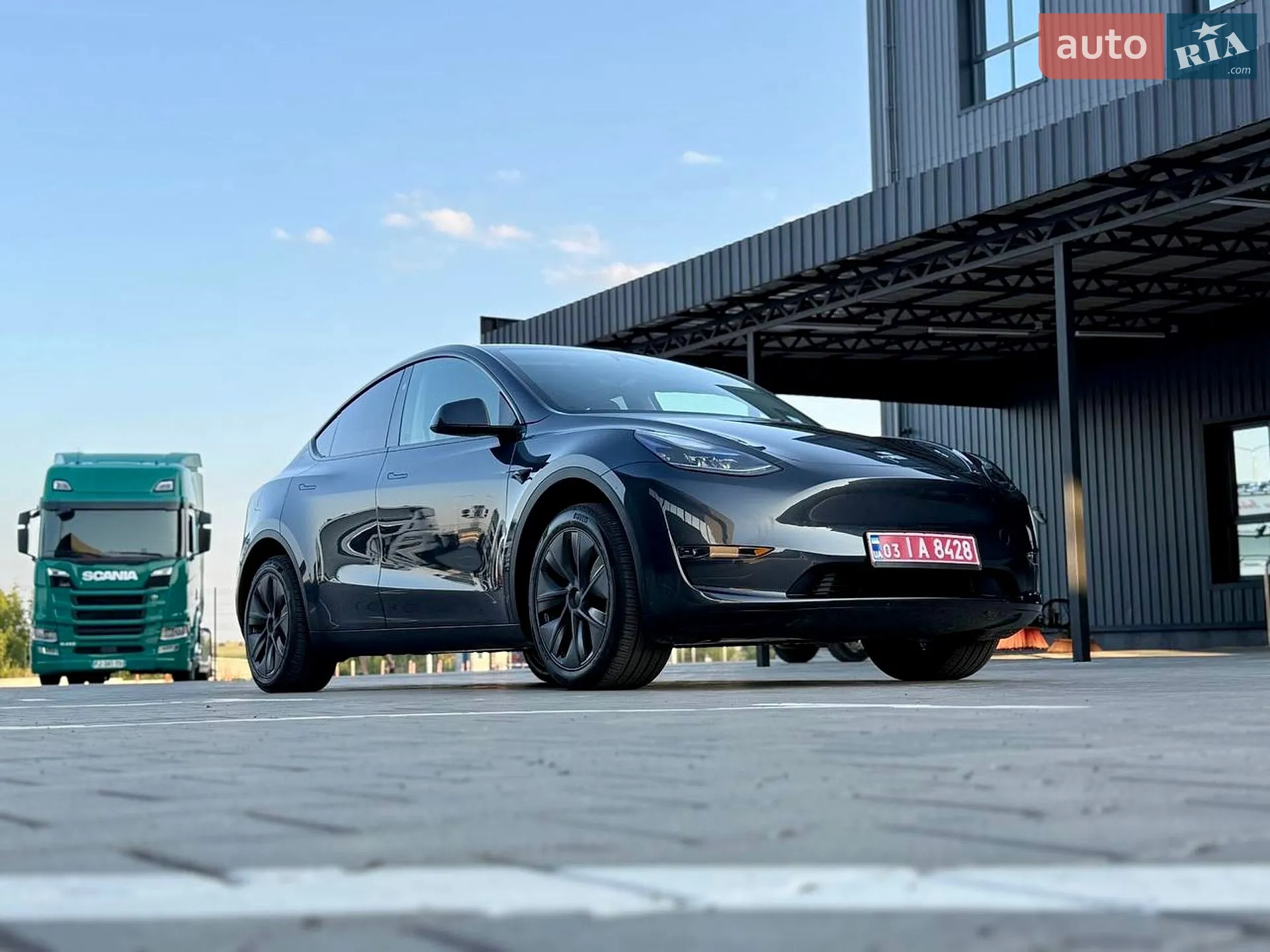 Tesla Model Y, 2025