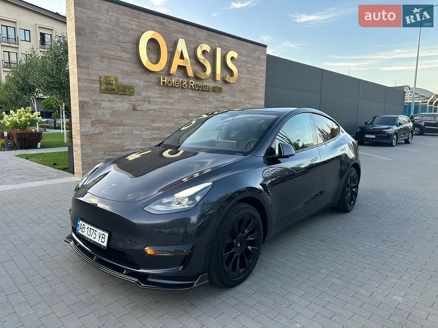 Tesla Model Y, 2024