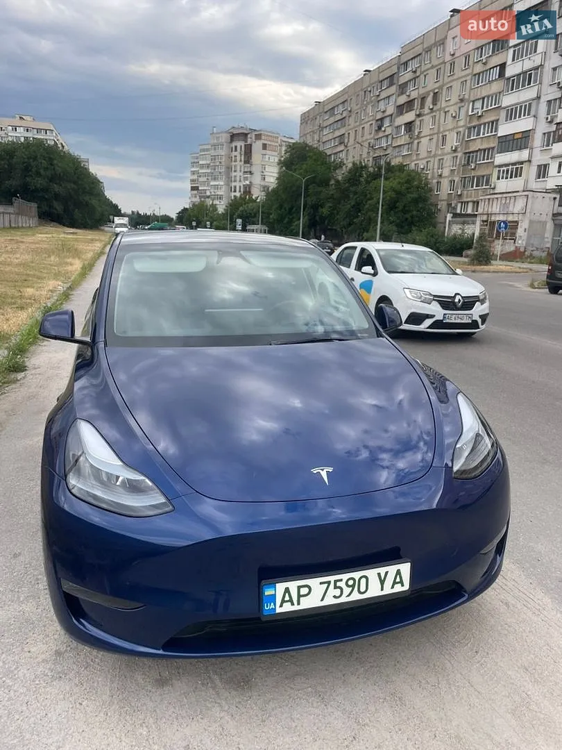 Tesla Model Y, 2024