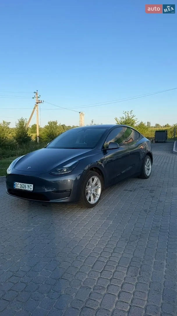 Tesla Model Y, 2023