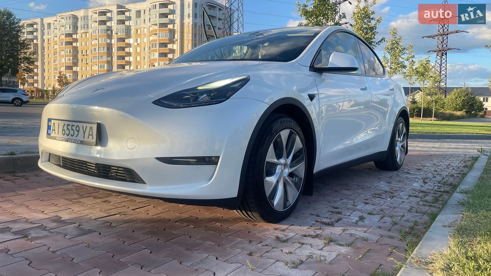 Tesla Model Y, 2024