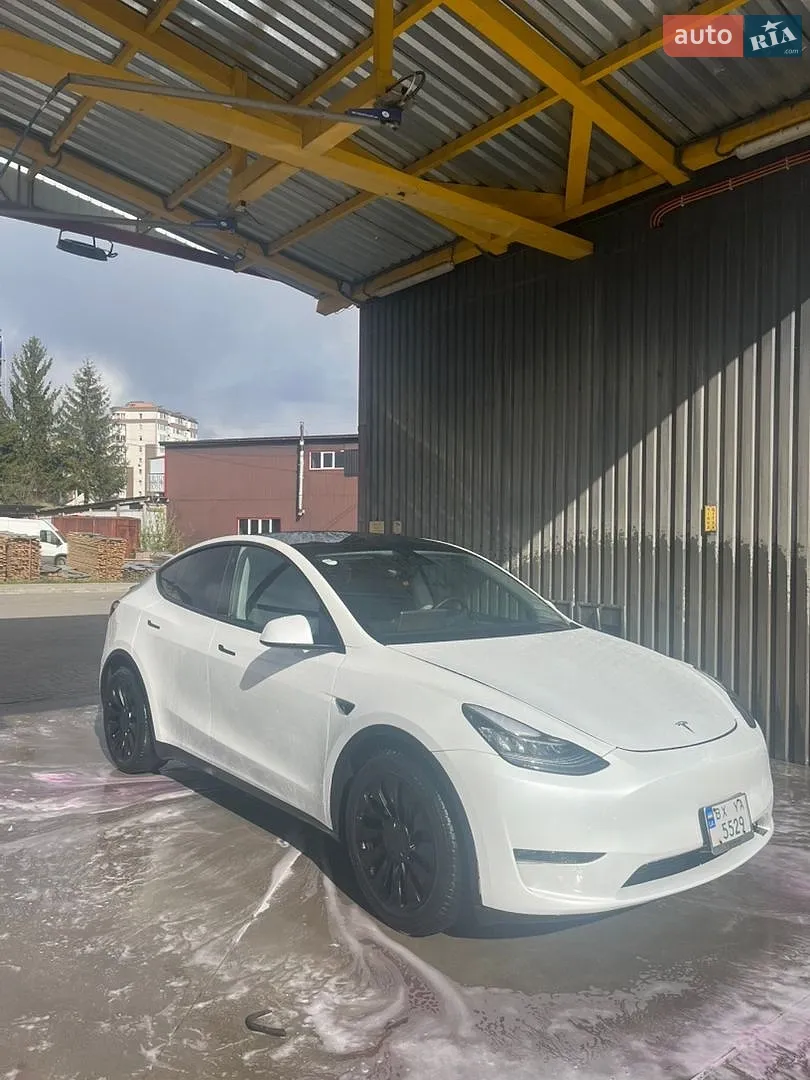 Tesla Model Y, 2023