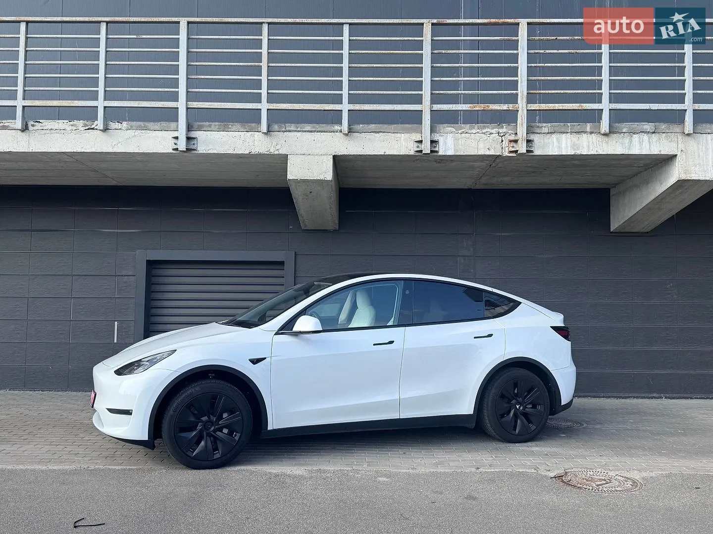 Tesla Model Y, 2024