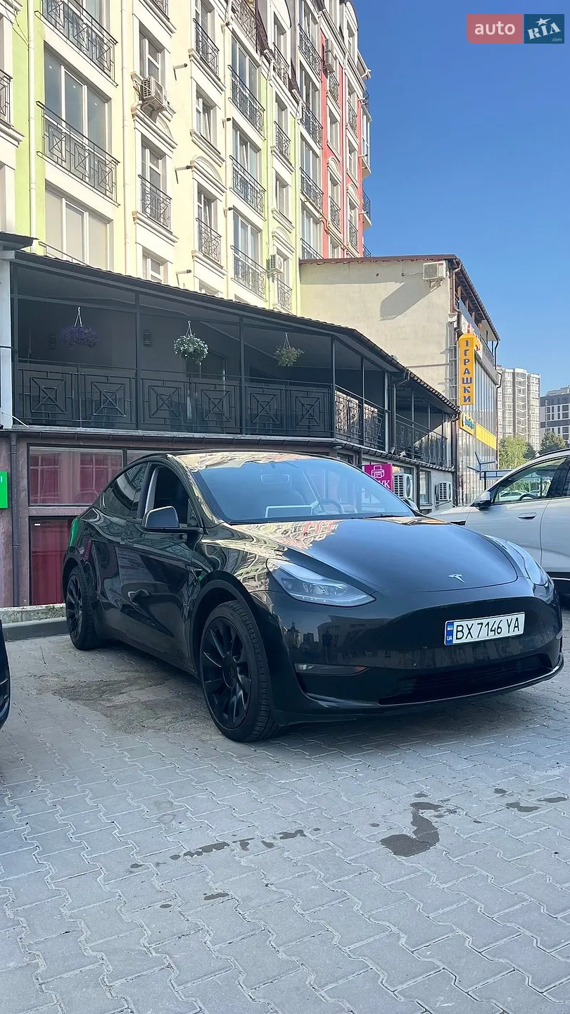 Tesla Model Y, 2023