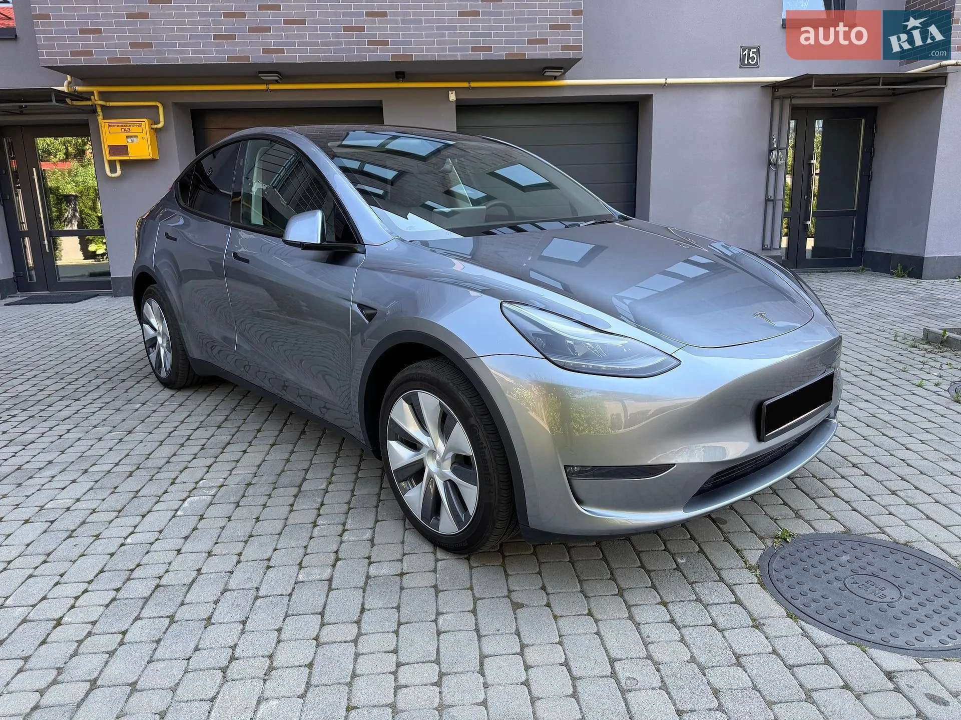Tesla Model Y, 2024