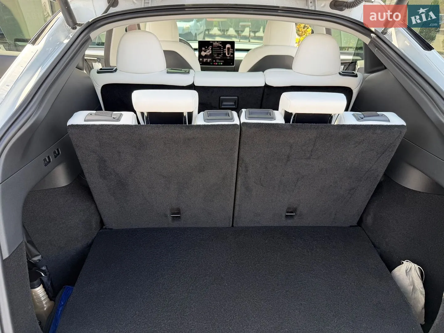 Tesla Model Y, 2023