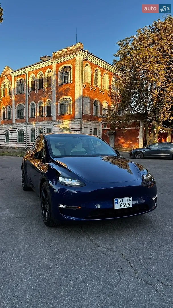 Tesla Model Y, 2023